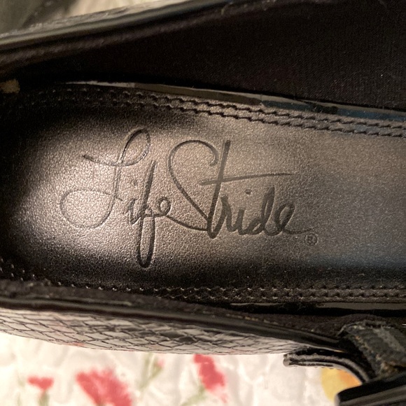 NWOT Life Stride Heels Shoes Vivian Black Reptile 3” Heel Peekaboos SZ 7 1/2 M - Picture 13 of 15